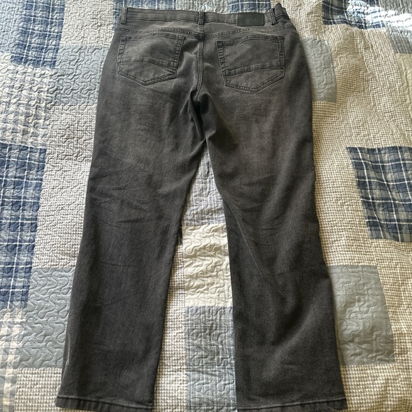 Classic Gray Men's Straight Jeans - Picture 2 of 4